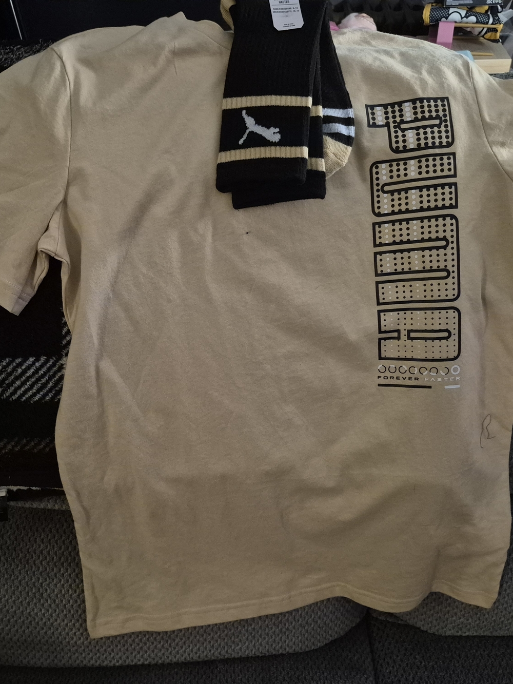 PUMA Boys XL 2 Piece Set T-Shirt & Crew Socks Beige Black Crew Neck Short Sleeve